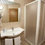 Esperia Hotel 3*
