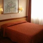 Esperia Hotel 3*