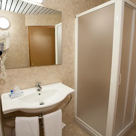 Esperia Hotel 3*