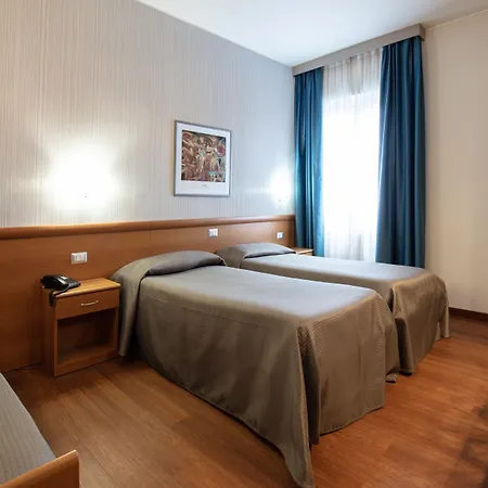 Esperia Hotel 3*