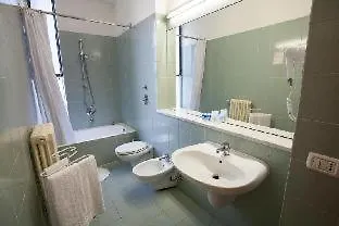 Esperia Hotel 3*