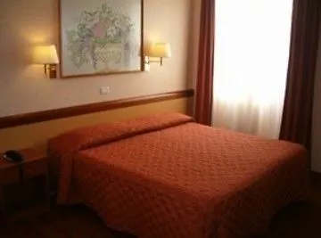 Esperia Hotel 3*